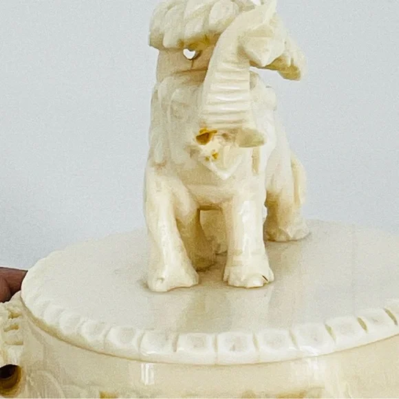 Indian Carved Container Box Animal Motifs and Elephant Finial Signed - Picture 17 of 17